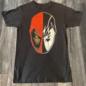 NWOT Marvel deadpool graphic tee